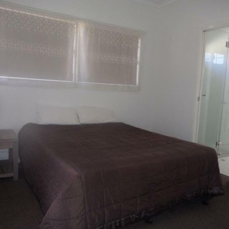Windsor Hotel Motel Dalby Exterior photo